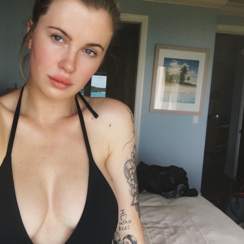 Ireland Baldwin's Cleavage Sexy 1 thefappening.so