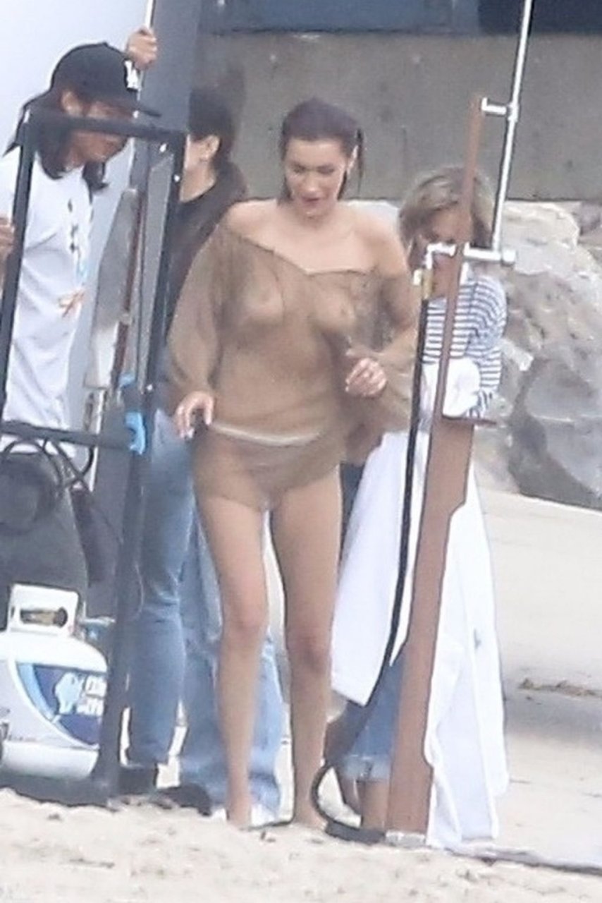 Bella Hadid Nude