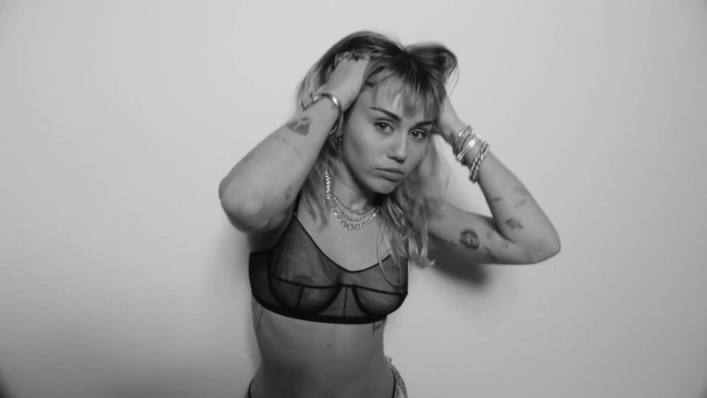 Miley Cyrus Nackt