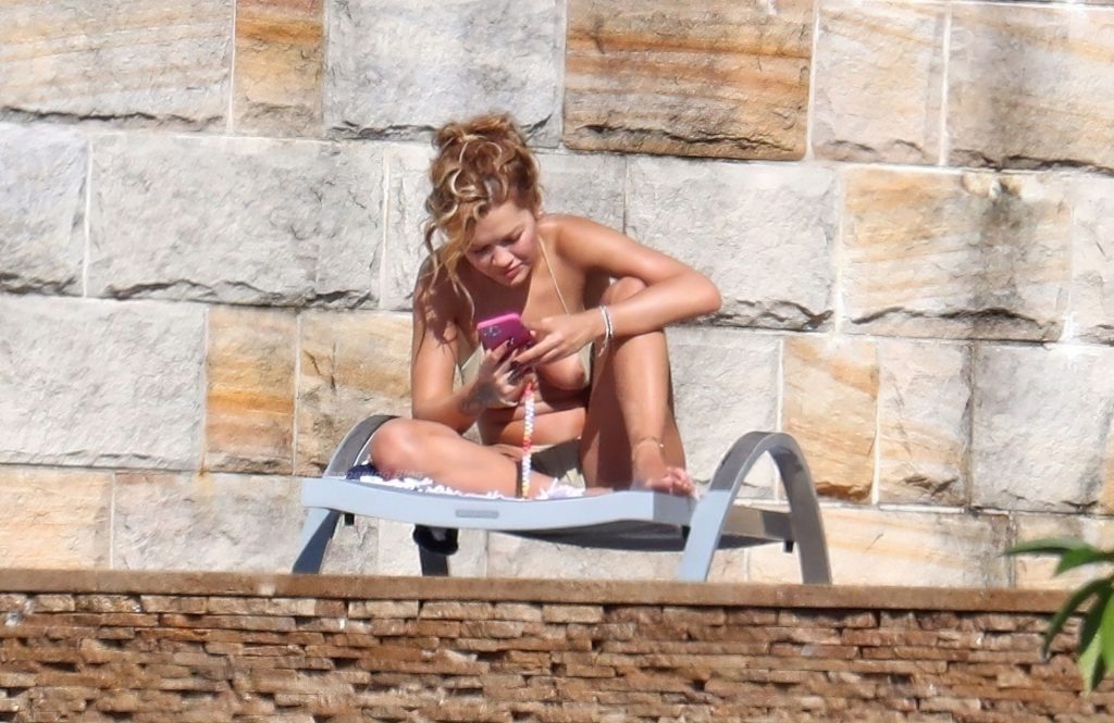 Rita Ora Nackte Brüste